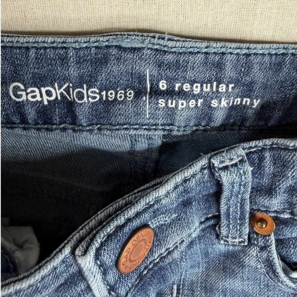 Gap Kids Bee/Star Aplique Super Skinny‎ Jeans size 6 Blue